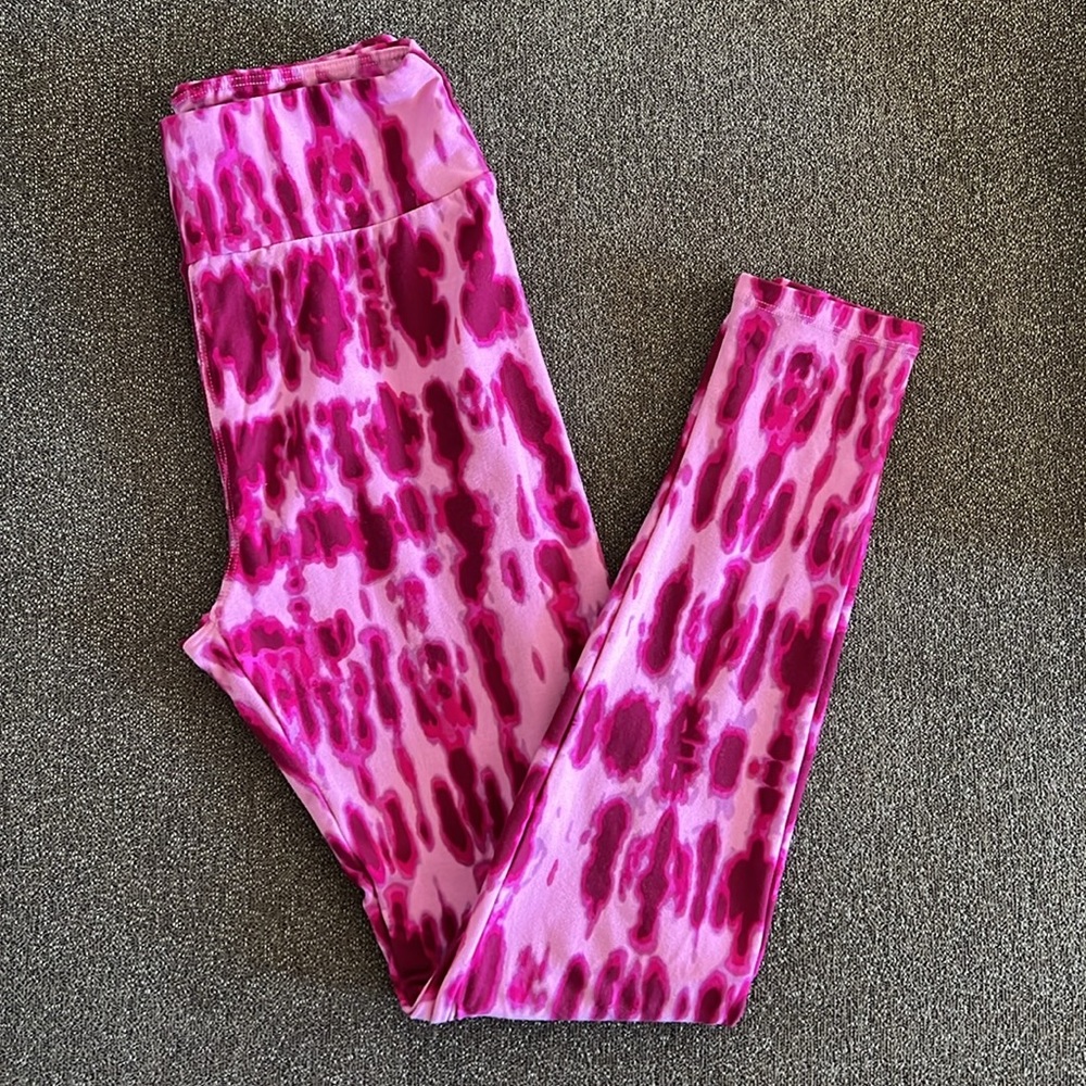 LuLaRoe Women’s tie dye hot pink leggings OS